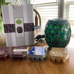 Scentsy Flaunt Your Feathers Warmer